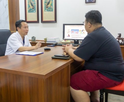 Bệnh nhân tìm hiểu về phẫu thuật nội soi thu nhỏ dạ dày ở đâu